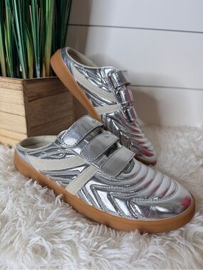 Steve Madden Magik Metallic Quilted 3-Strap Slip Mule Sneakers Silver Size 9M